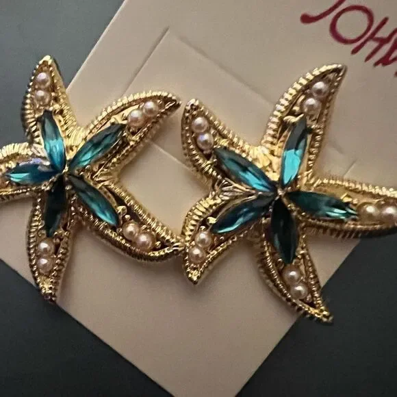 🩵 Betsey Johnson NEW Sparkling crystal starfish earrings 🩵 - Picture 1 of 9